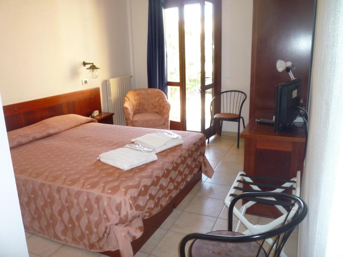 Hotel L'Ancora Санта-Тереза-Галлура Екстер'єр фото