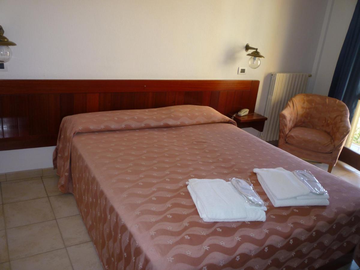 Hotel L'Ancora Санта-Тереза-Галлура Екстер'єр фото