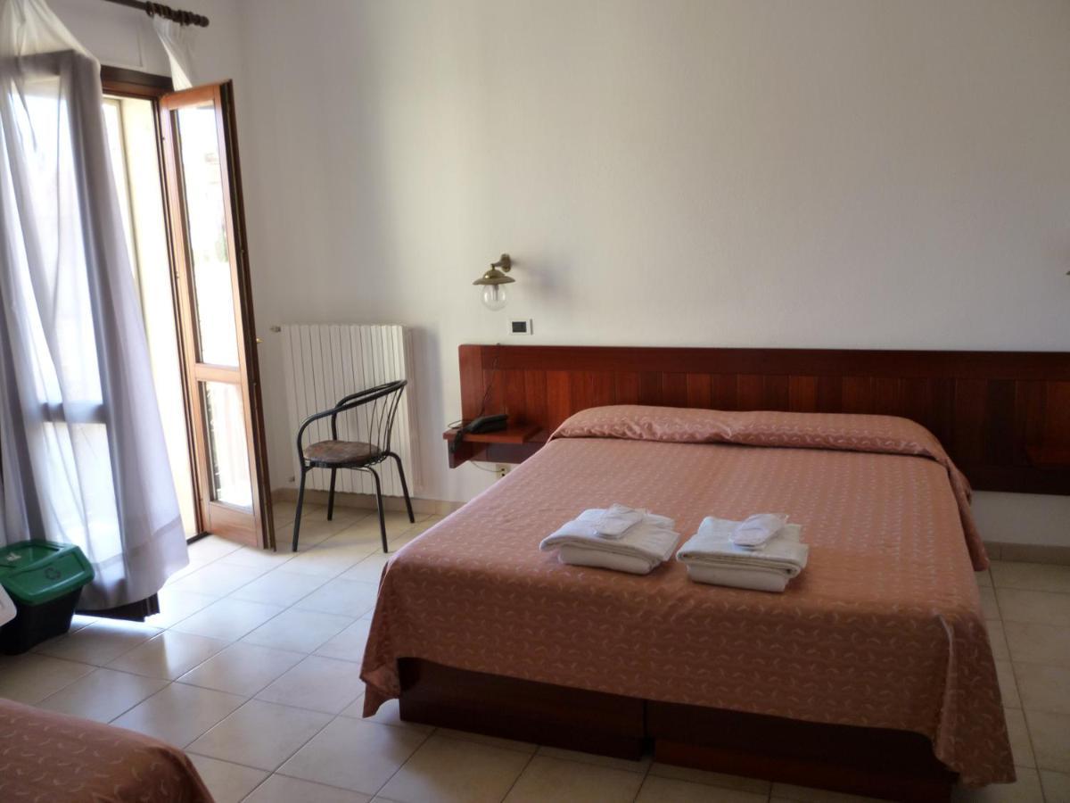Hotel L'Ancora Санта-Тереза-Галлура Екстер'єр фото