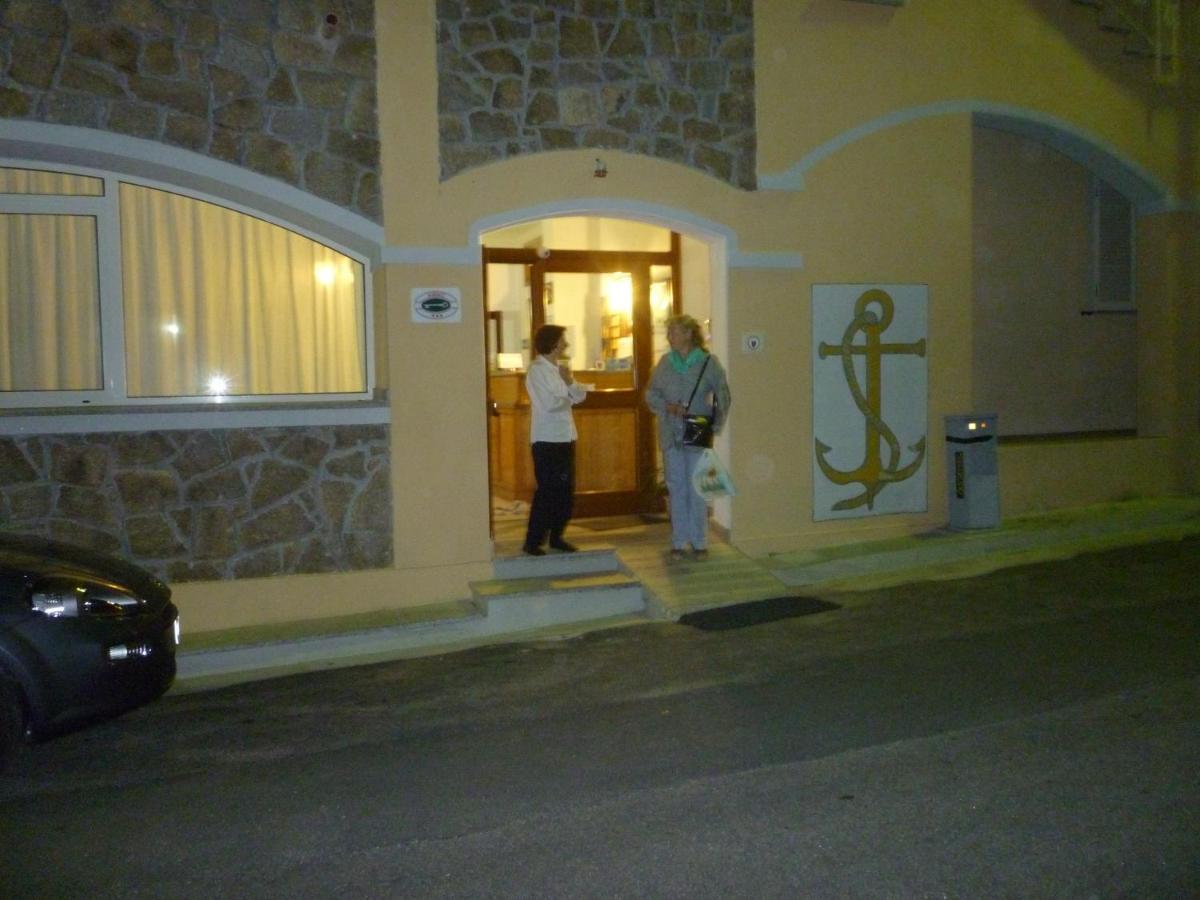 Hotel L'Ancora Санта-Тереза-Галлура Екстер'єр фото