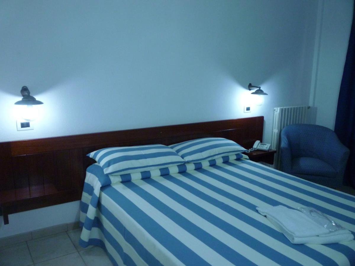 Hotel L'Ancora Санта-Тереза-Галлура Екстер'єр фото