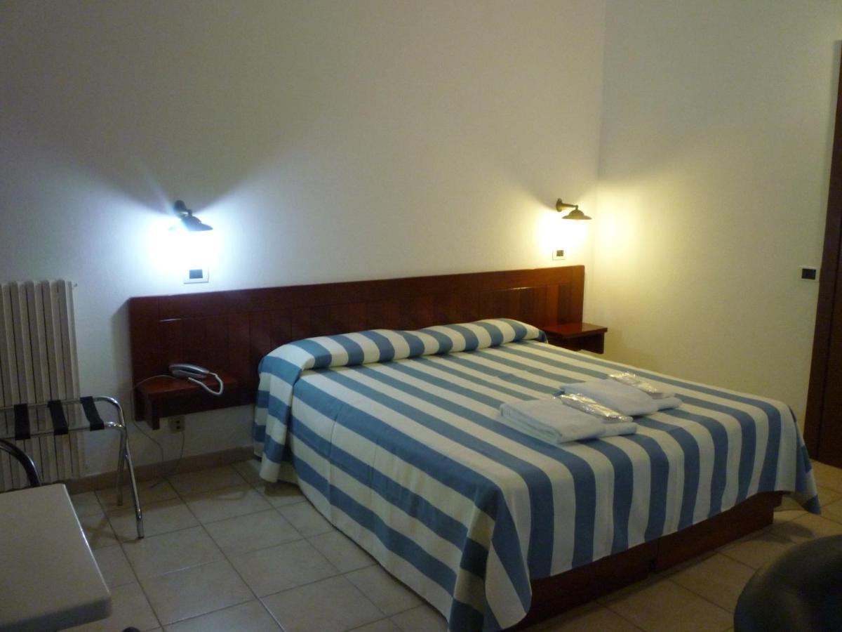Hotel L'Ancora Санта-Тереза-Галлура Екстер'єр фото