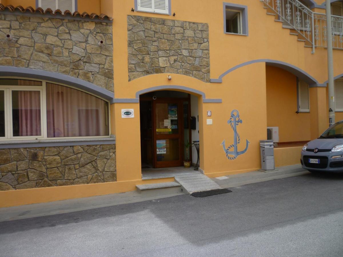Hotel L'Ancora Санта-Тереза-Галлура Екстер'єр фото