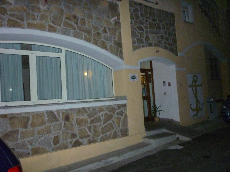 Hotel L'Ancora Санта-Тереза-Галлура Екстер'єр фото