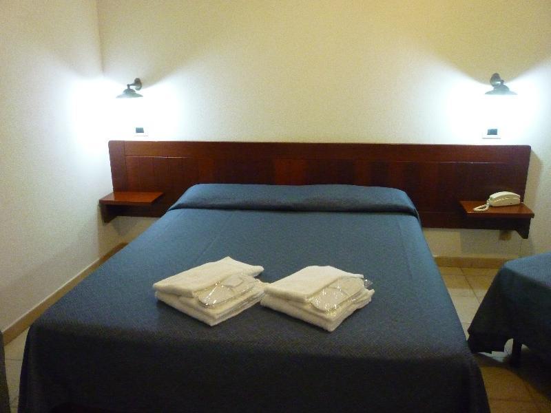 Hotel L'Ancora Санта-Тереза-Галлура Екстер'єр фото