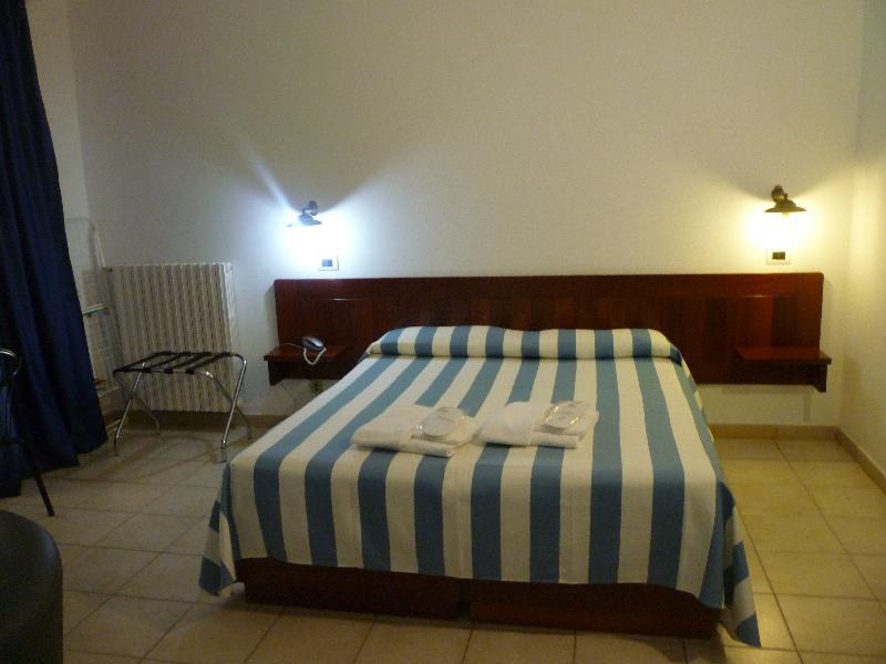 Hotel L'Ancora Санта-Тереза-Галлура Екстер'єр фото