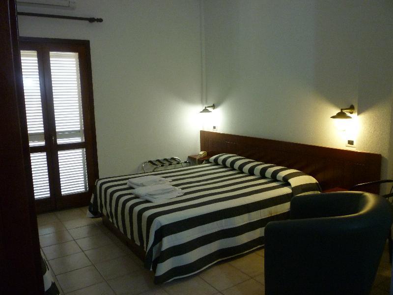 Hotel L'Ancora Санта-Тереза-Галлура Екстер'єр фото