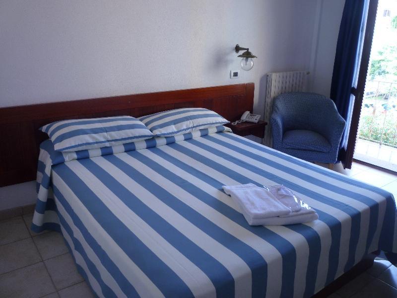 Hotel L'Ancora Санта-Тереза-Галлура Екстер'єр фото