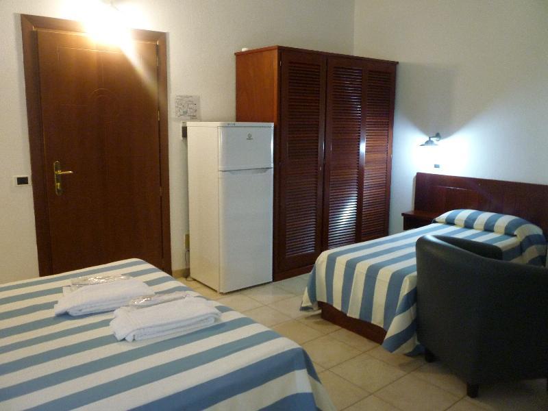 Hotel L'Ancora Санта-Тереза-Галлура Екстер'єр фото