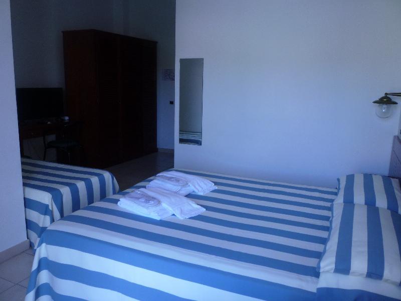 Hotel L'Ancora Санта-Тереза-Галлура Екстер'єр фото