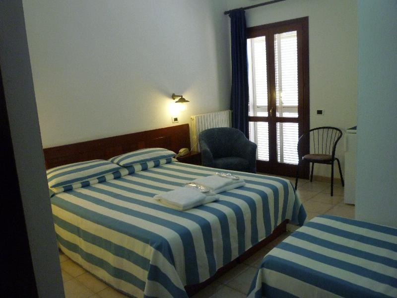 Hotel L'Ancora Санта-Тереза-Галлура Екстер'єр фото